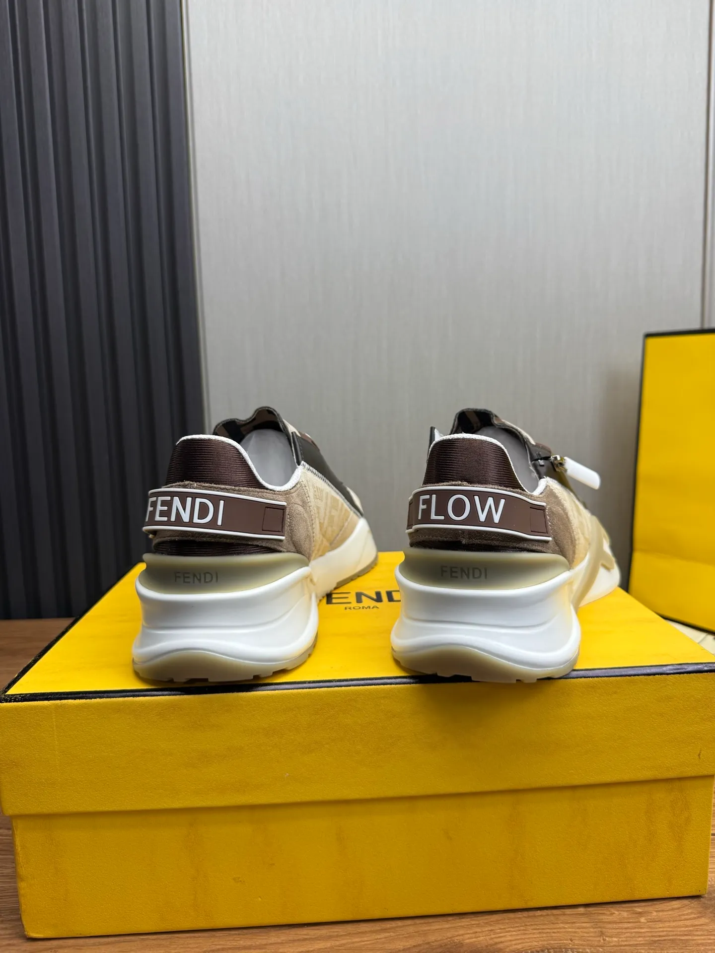 Men's shoes 💰540💰 Fendi [Fendi] hot style is on the market 🔥Fashionable casual men's shoes 🔱 Made of original brand fly knit fabric. Original cowhide + breathable mesh lining + sheepskin feet, perfect shape, top quality, you deserve it 🔜Original rubber outsole, ultra-light, non-slip and wear-resistant 👣 Standard size 38-44